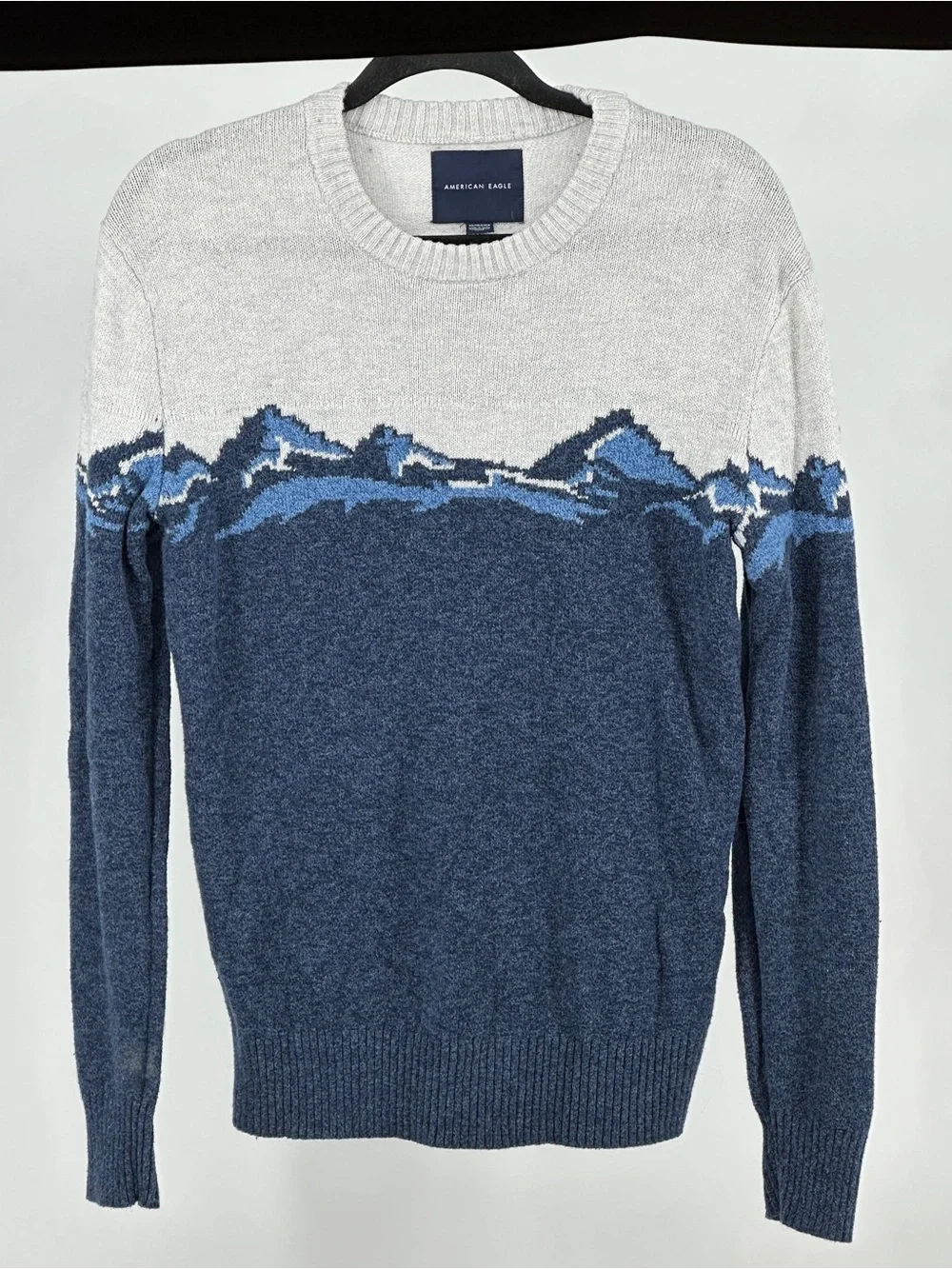 American Eagle Outfitters Men’s XS Blue‎ Mountain-Graphic Crewneck Sweater
